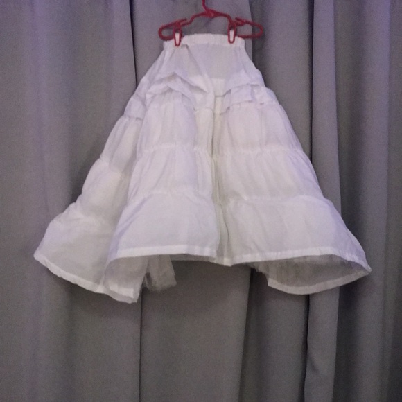 White fluffy petticoat - Picture 2 of 2
